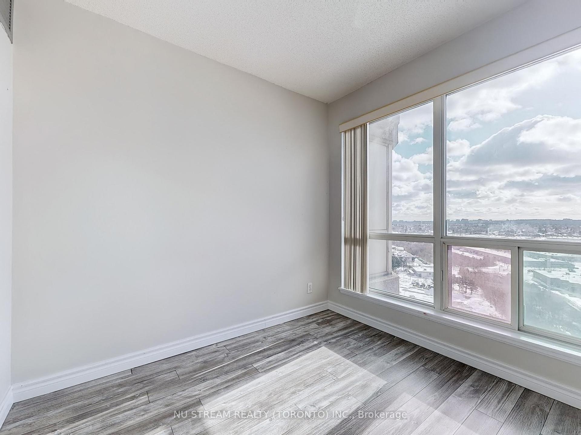 2 Bedrooms Condo at 18 Lee Centre,  Toronto For sale