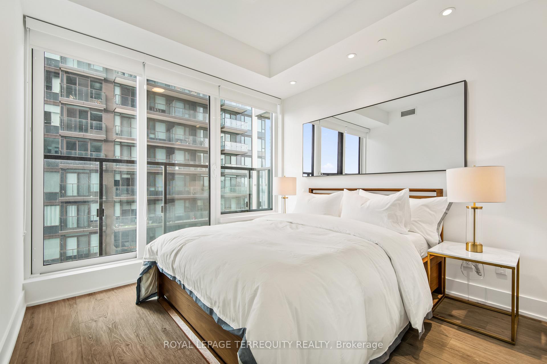 3 Bedrooms Condo at 1926 Lake Shore, Toronto For sale