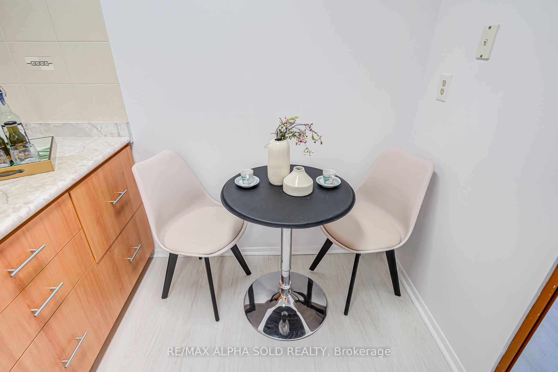 3 Bedrooms Condo at 100 Echo Point, Toronto For sale