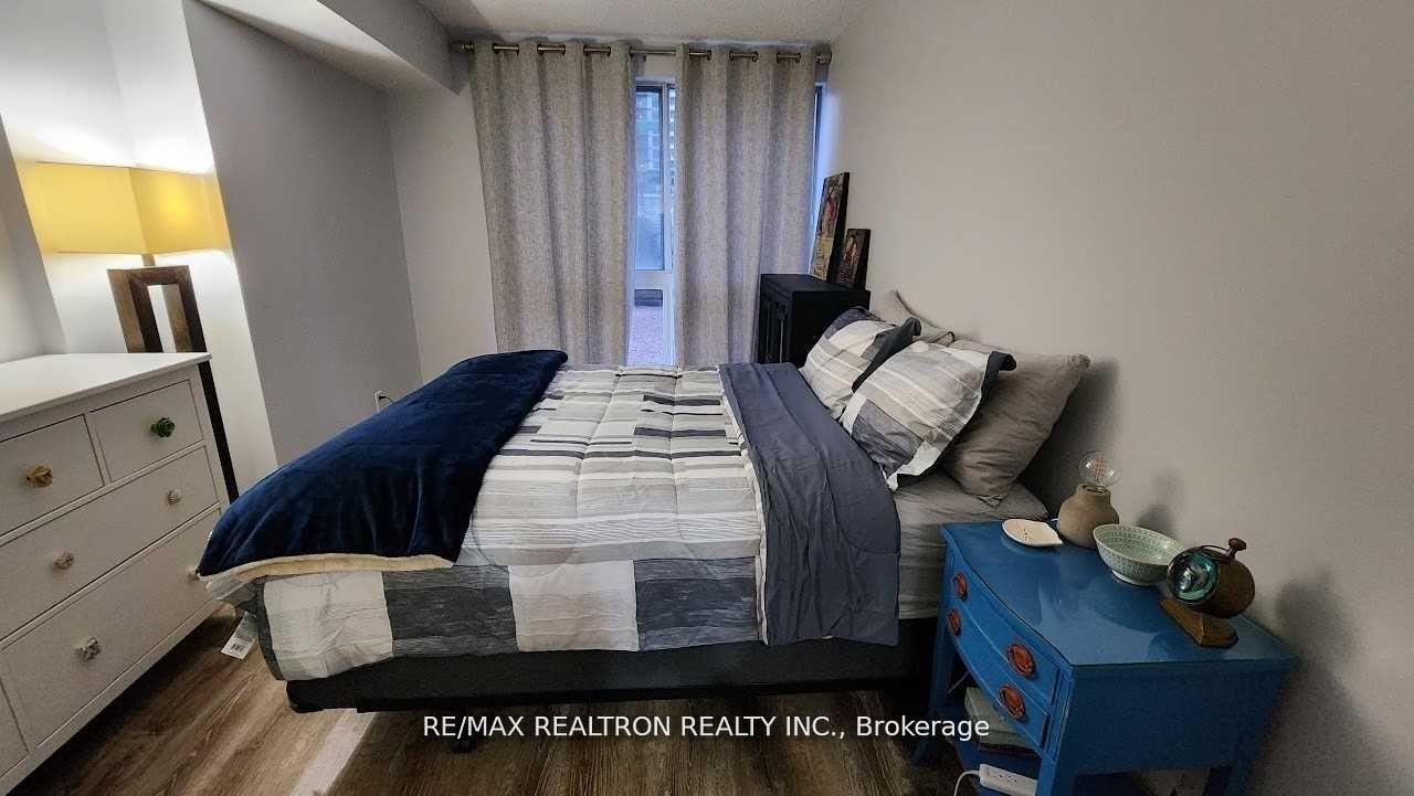 1 Bedroom Condo at 7 Broadway, Toronto For sale
