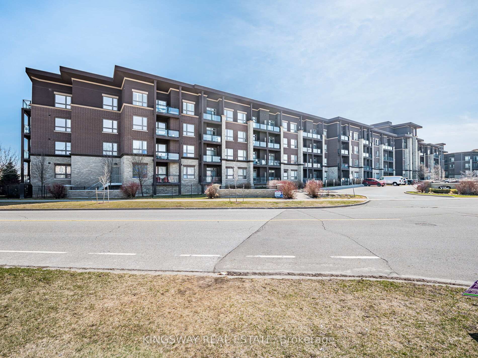 2 Bedrooms Condo at 5010 Corporate,  Burlington For sale