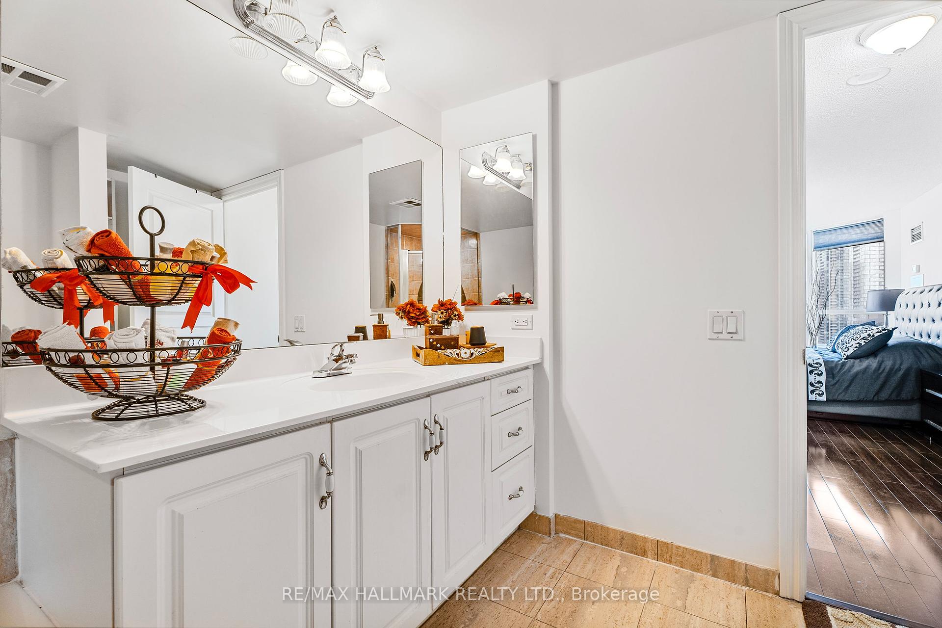 3 Bedrooms Condo at 5 Northtown, Toronto For sale