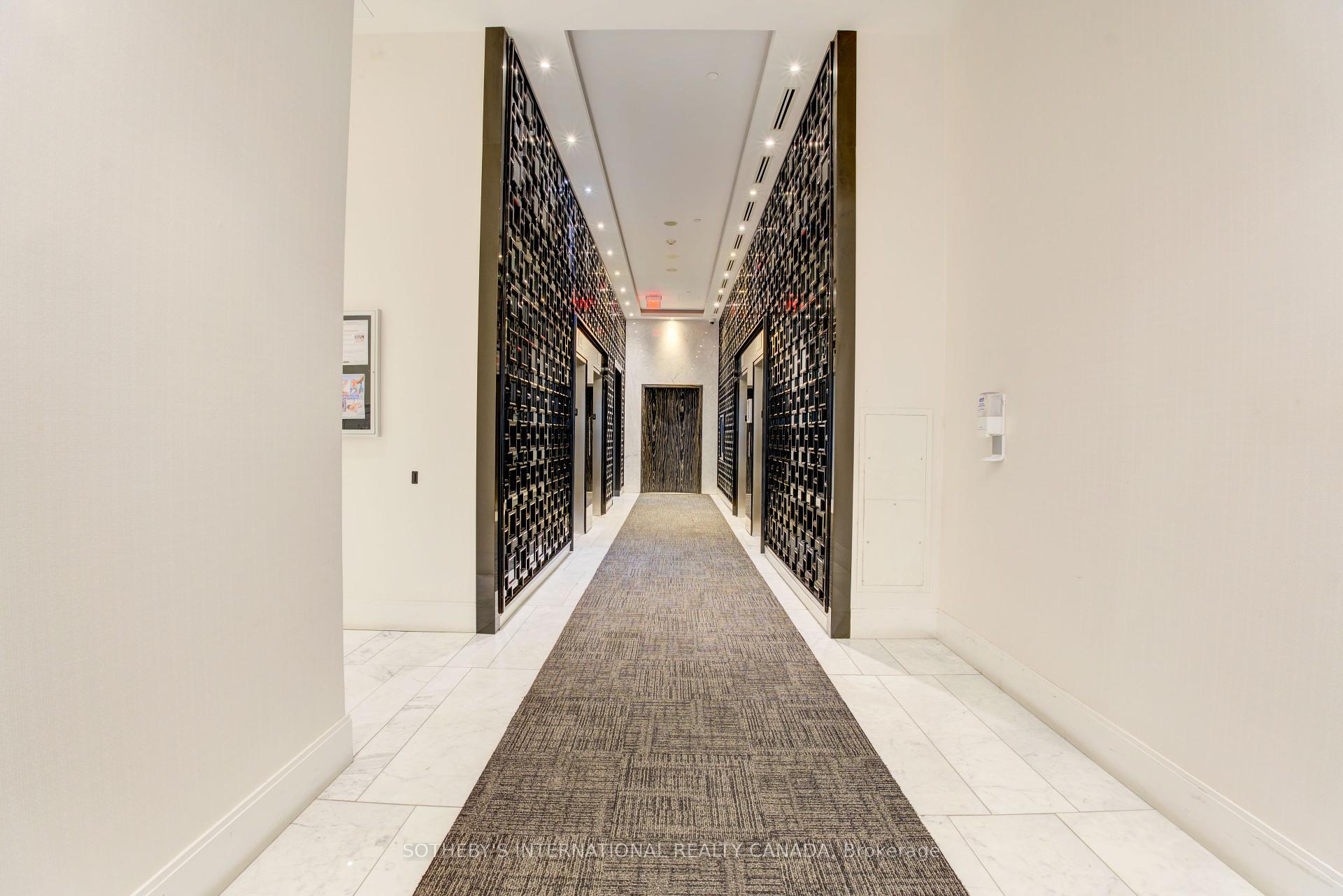 3 Bedrooms Condo at 88 Park Lawn, Toronto For sale