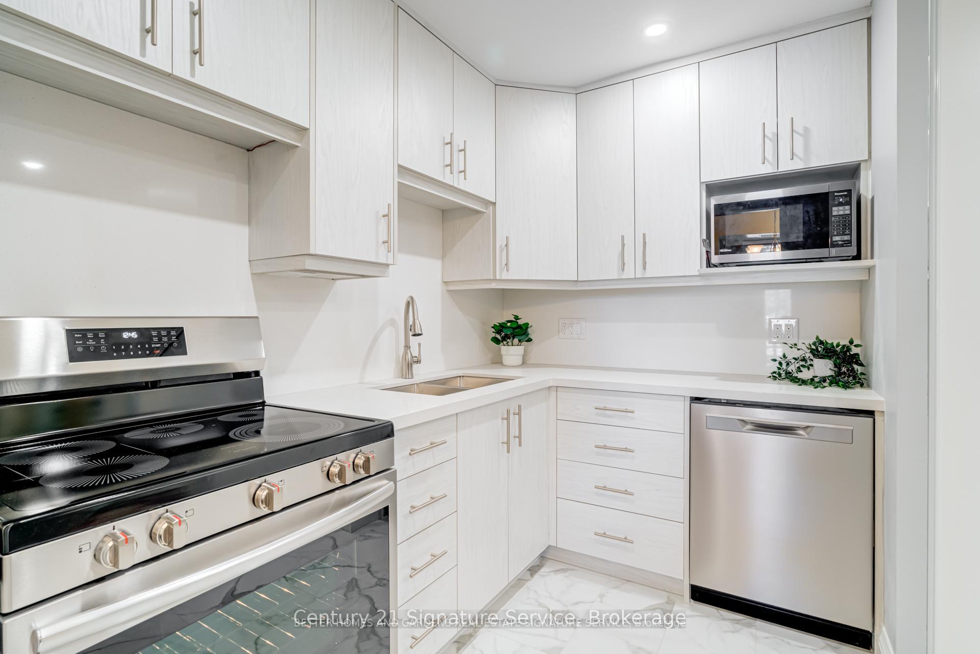 2 Bedrooms Condo at 2001 Bonnymede, Mississauga For sale