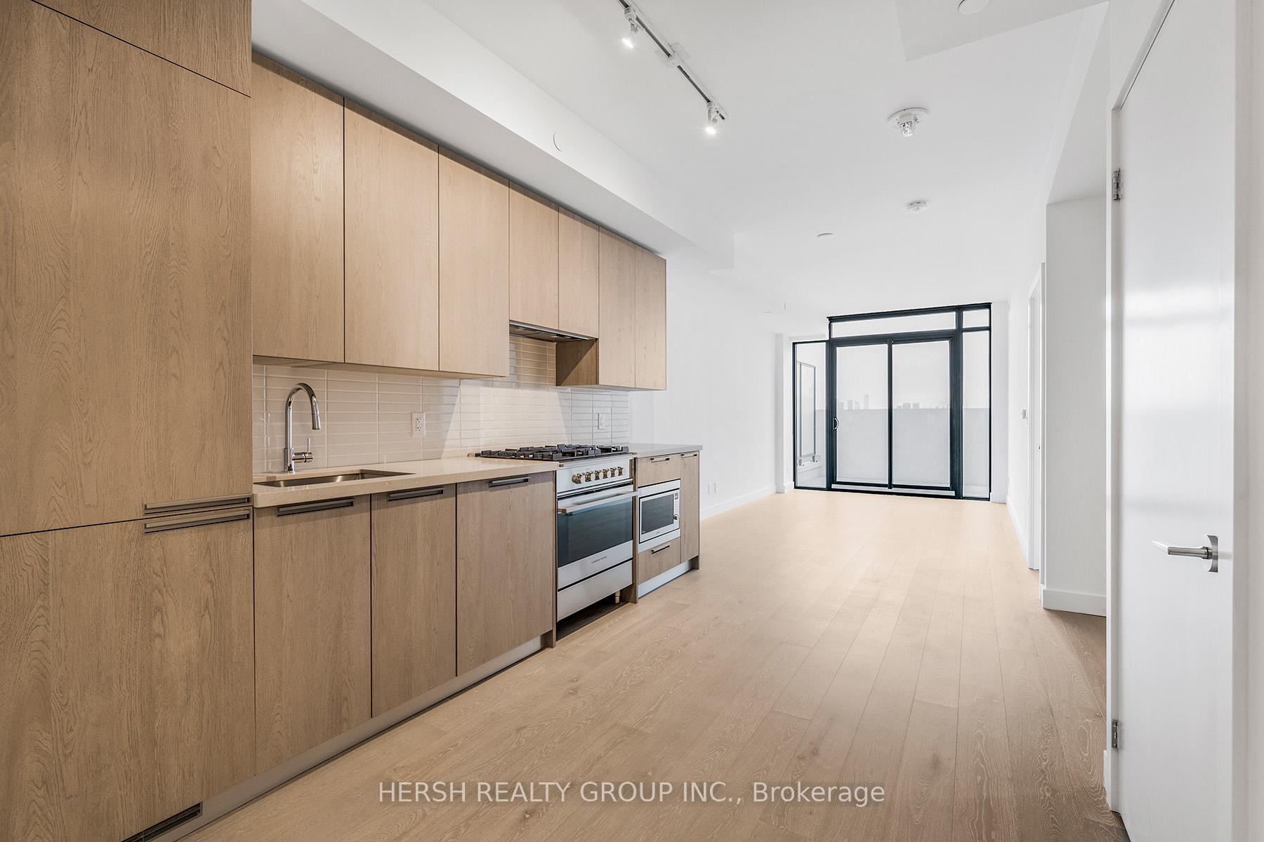 2 Bedrooms Condo at 160 Kingsway,  Toronto For sale