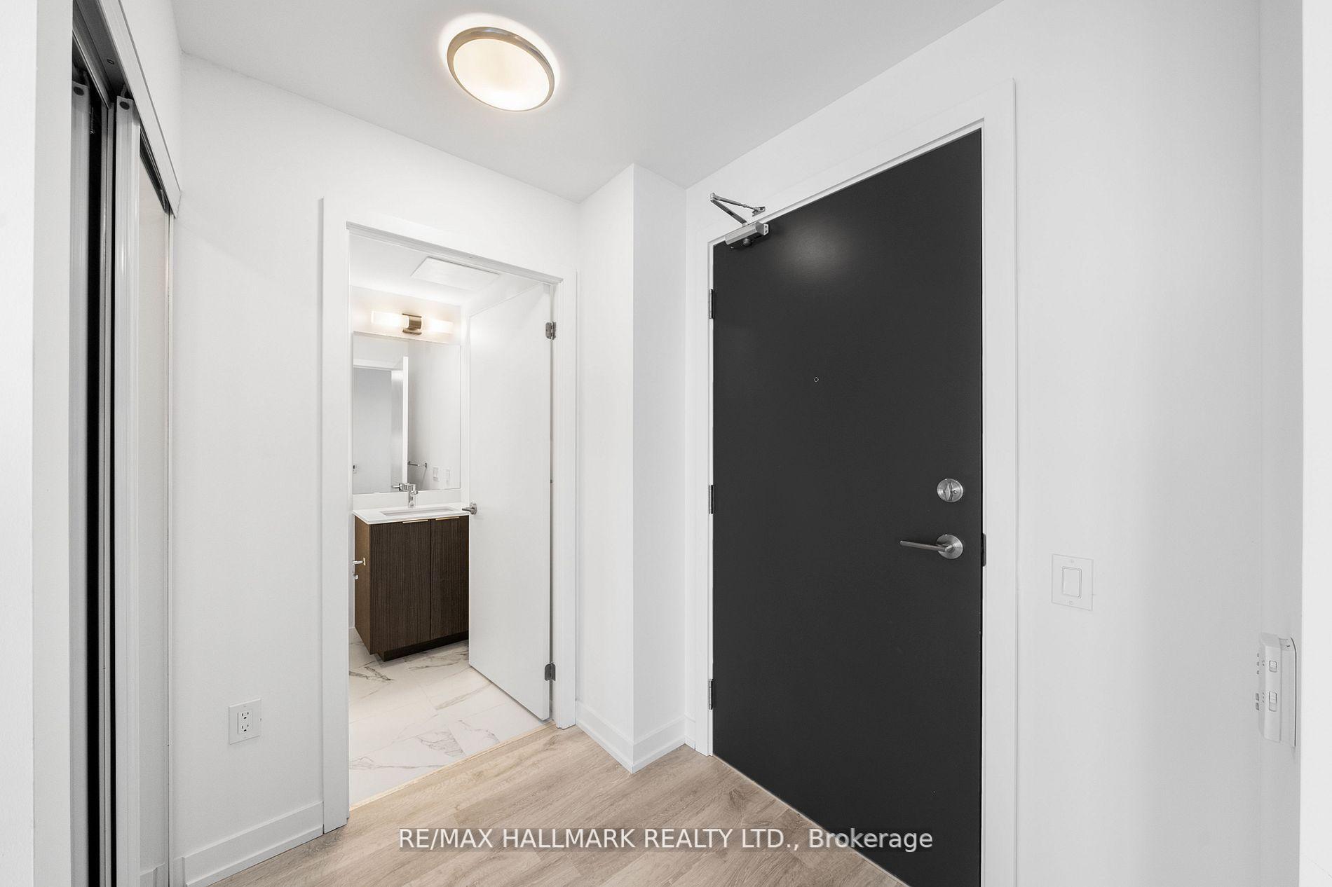 2 Bedrooms Condo at 7 Golden Lion,  Toronto For sale
