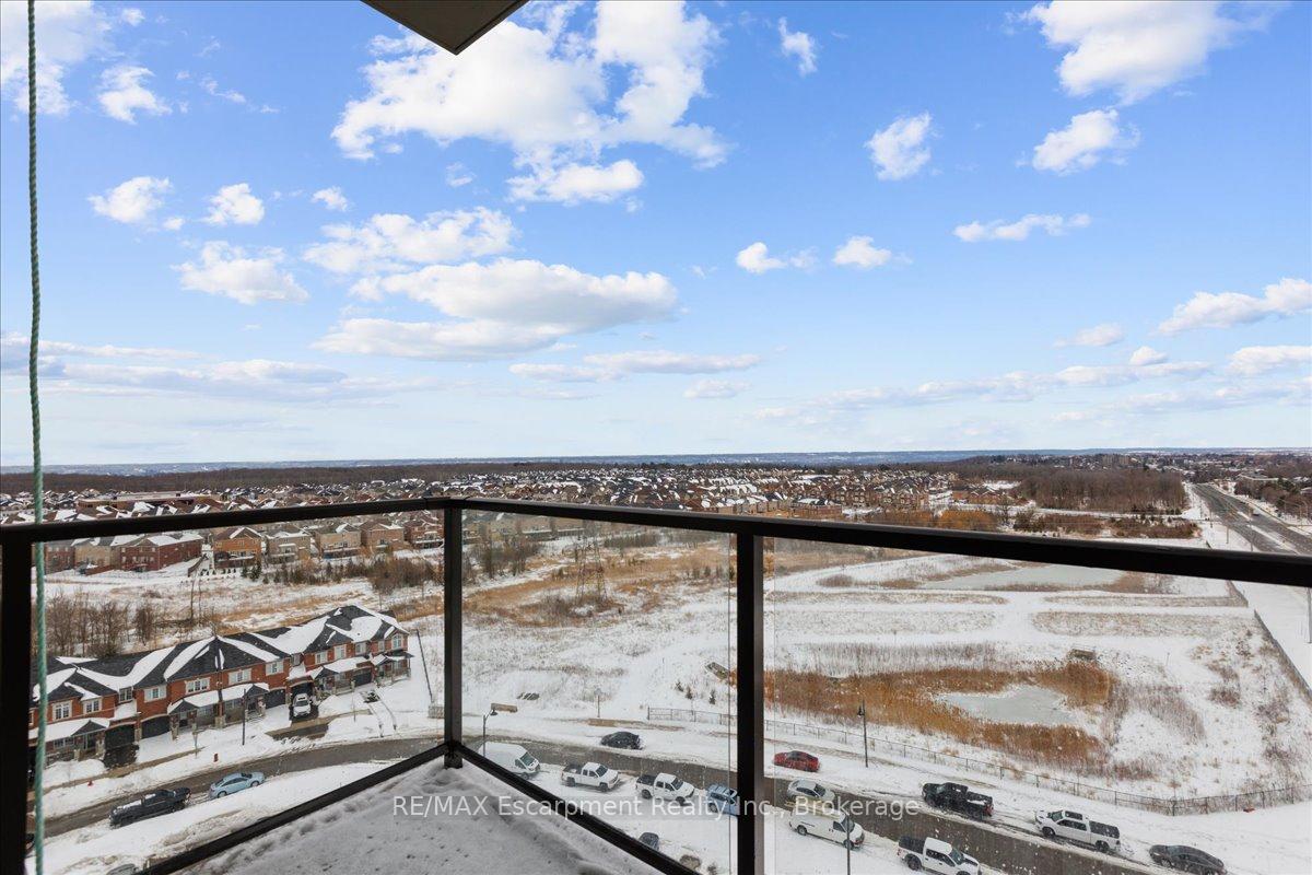 2 Bedrooms Condo at 450 Dundas,  Hamilton For sale
