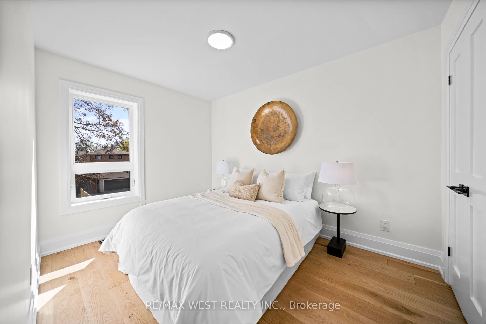 27 Fisken Avenue, Toronto, ON M6P 3C1