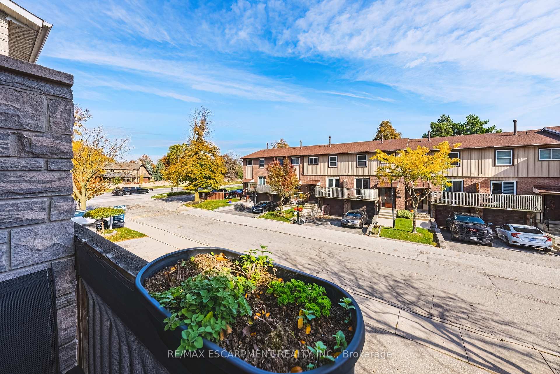 3 Bedrooms Condo at 1155 Paramount, Hamilton For sale