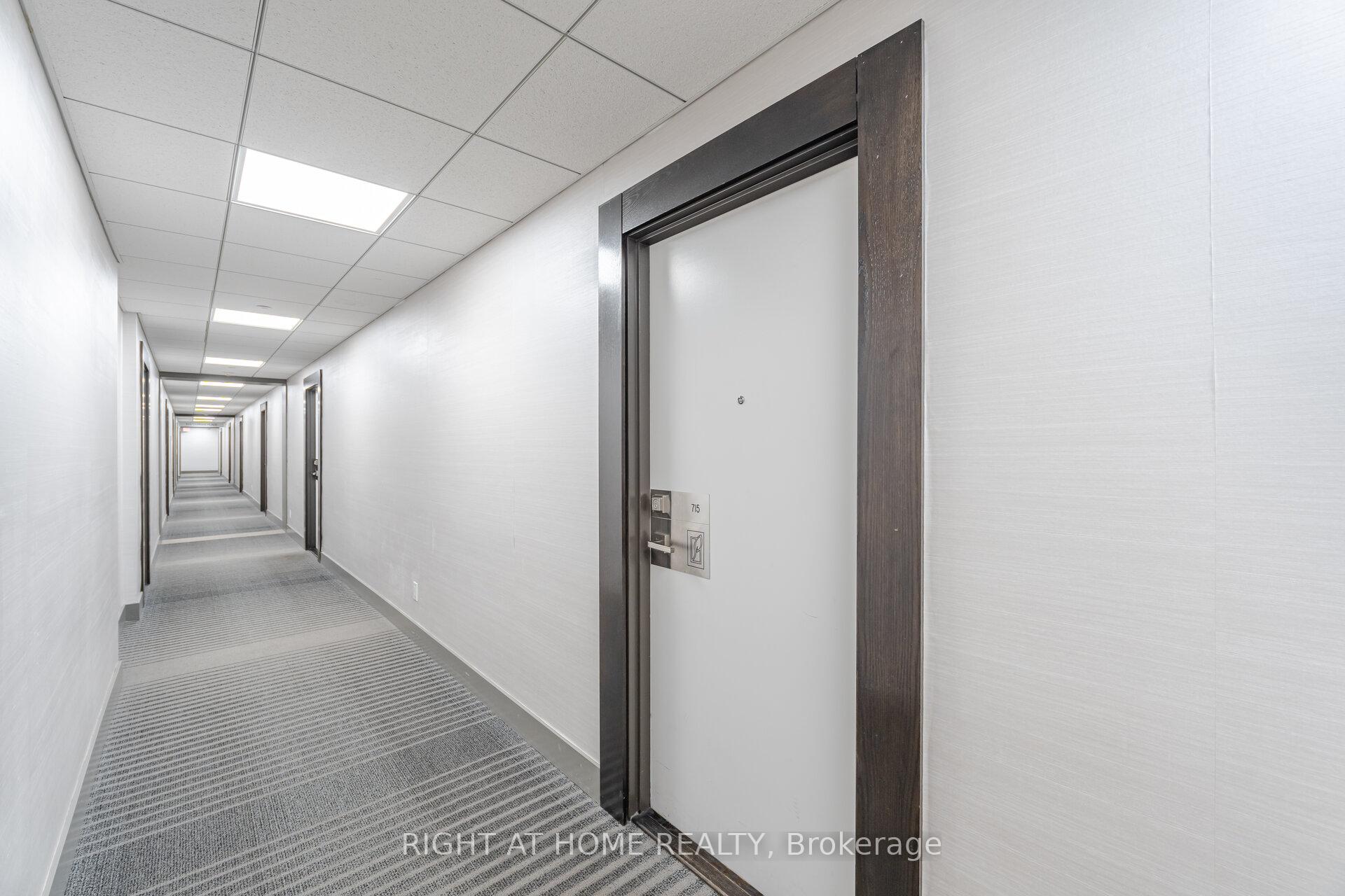 2 Bedrooms Condo at 4011 Brickstone, Mississauga For sale