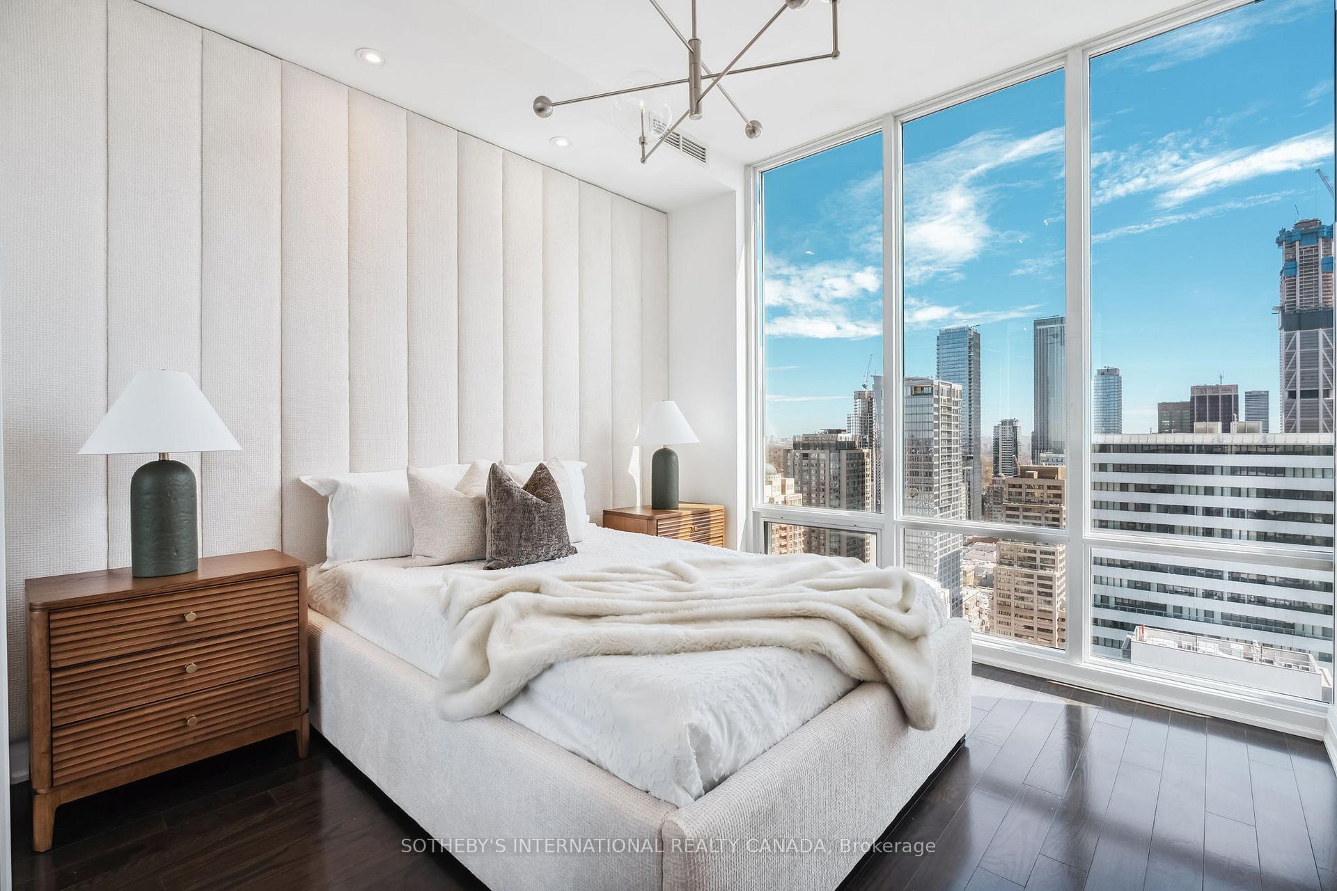 3 Bedrooms Condo at 1 Bedford, Toronto For sale