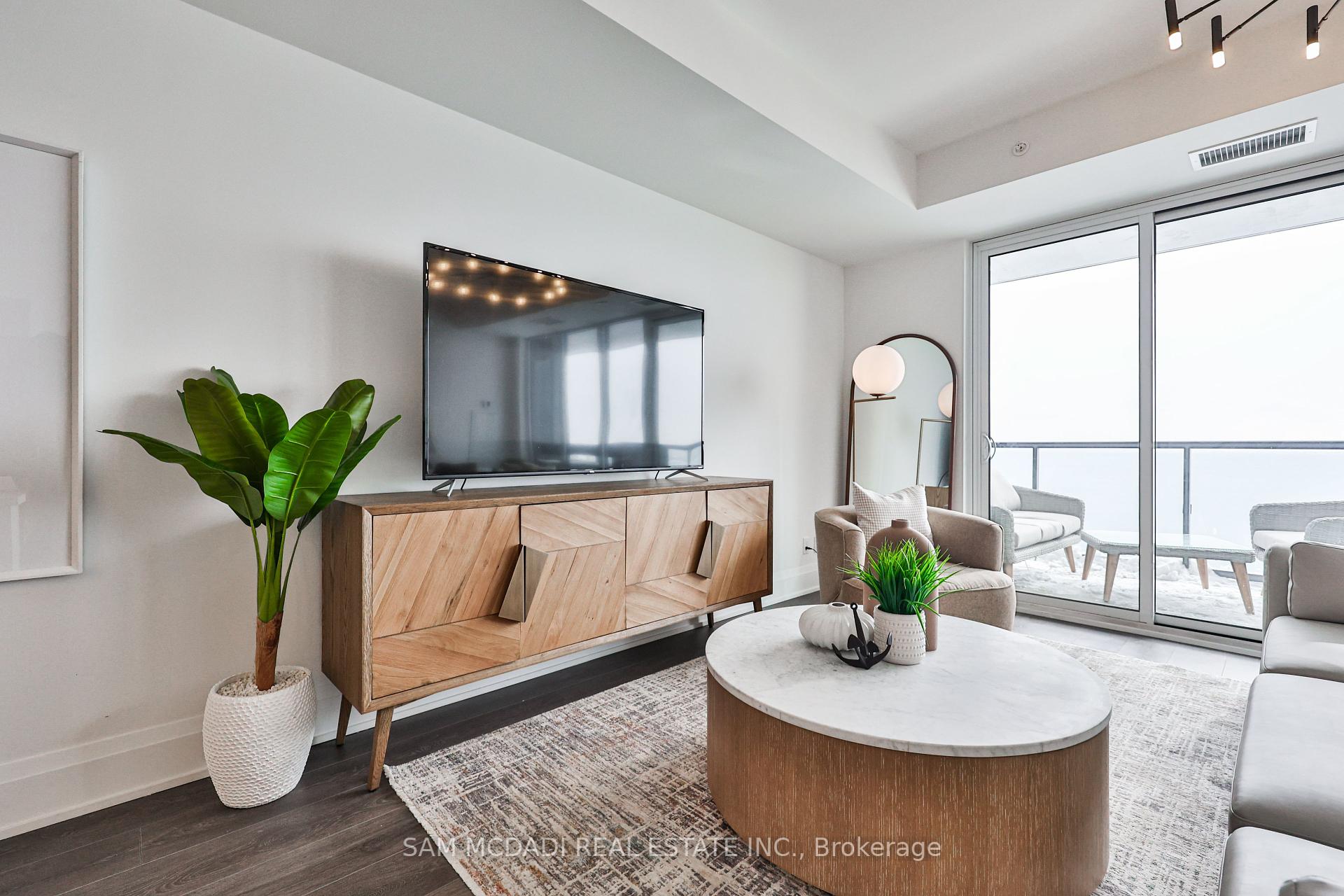 3 Bedrooms Condo at 370 Martha, Burlington For sale