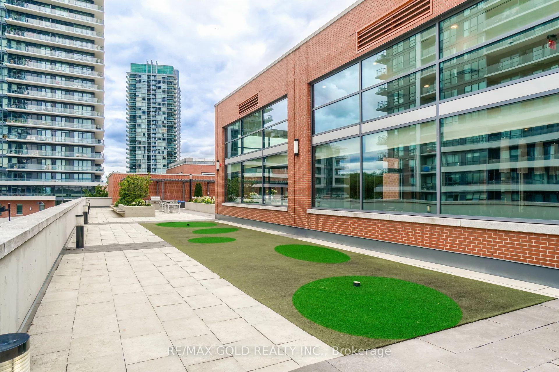 3 Bedrooms Condo at 2212 Lakeshore, Toronto For sale