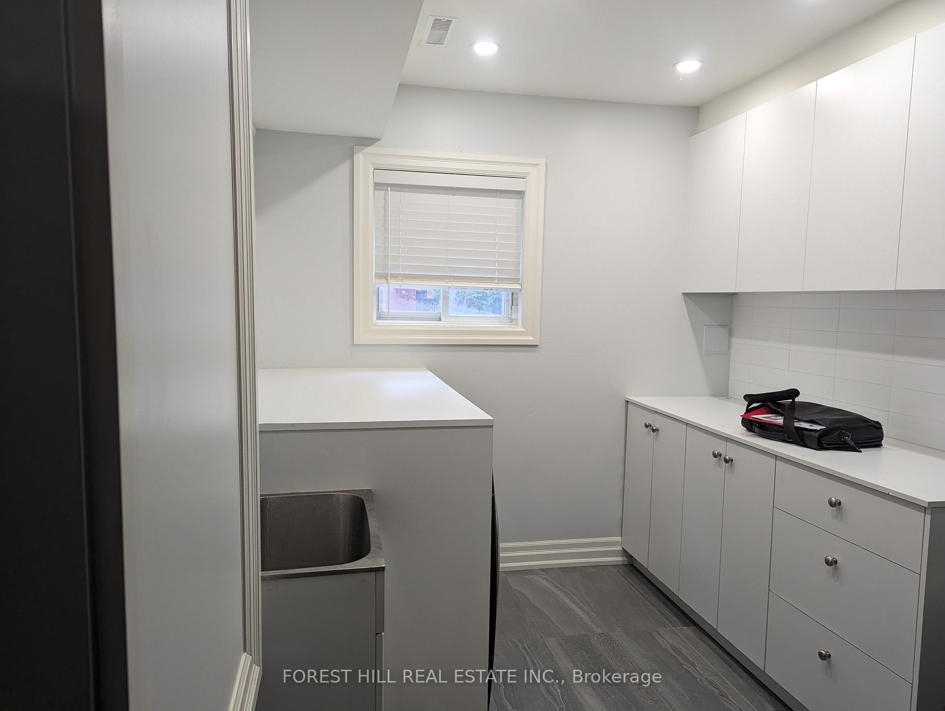 5 Bedrooms Condo at 2395 Bromsgrove,  Mississauga For sale