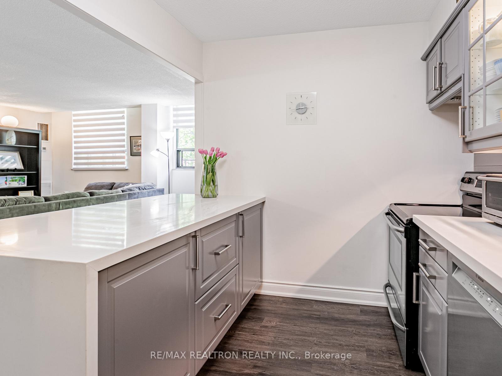 2 Bedrooms Condo at 22 Shallmar, Toronto For sale