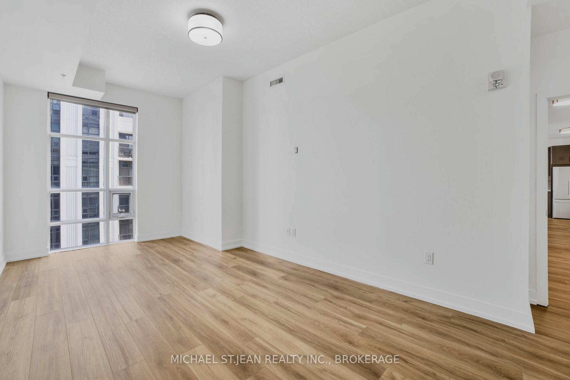 2 Bedrooms Condo at 90 Charlton,  Hamilton For sale