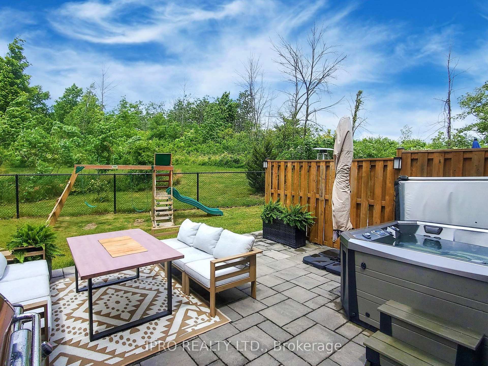 3 Bedrooms Condo at 35 Midhurst, Hamilton For sale