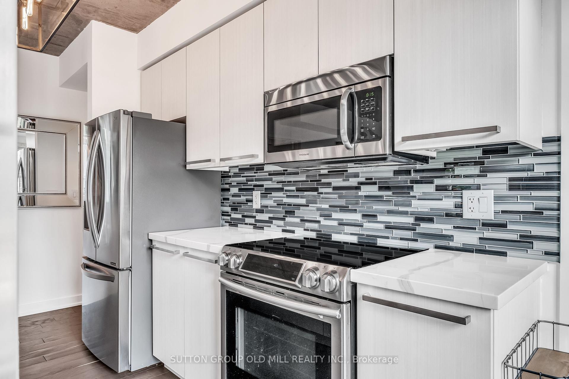 2 Bedrooms Condo at 400 Wellington, Toronto For sale