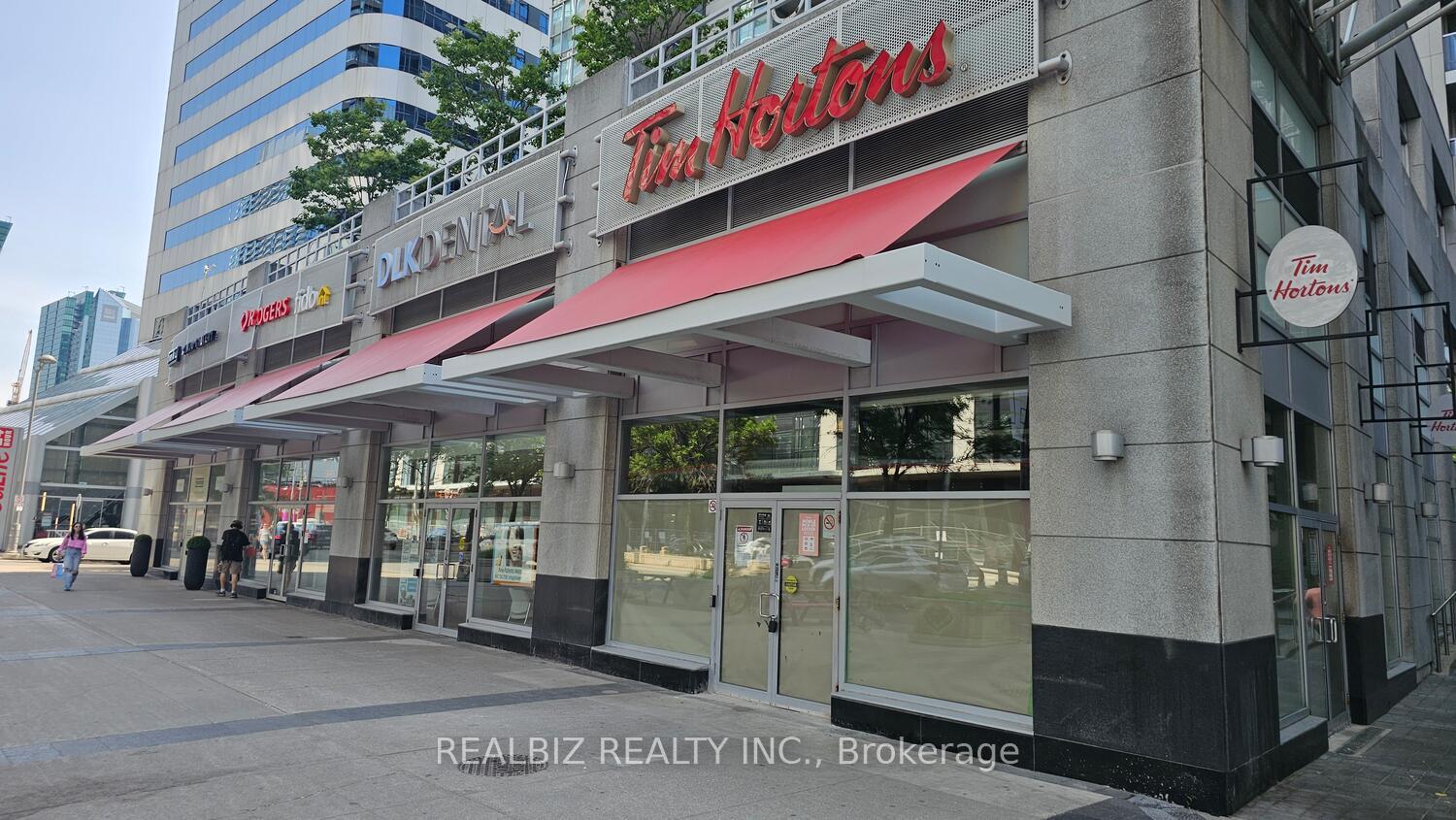 3 Bedrooms Condo at 4968 Yonge, Toronto For sale