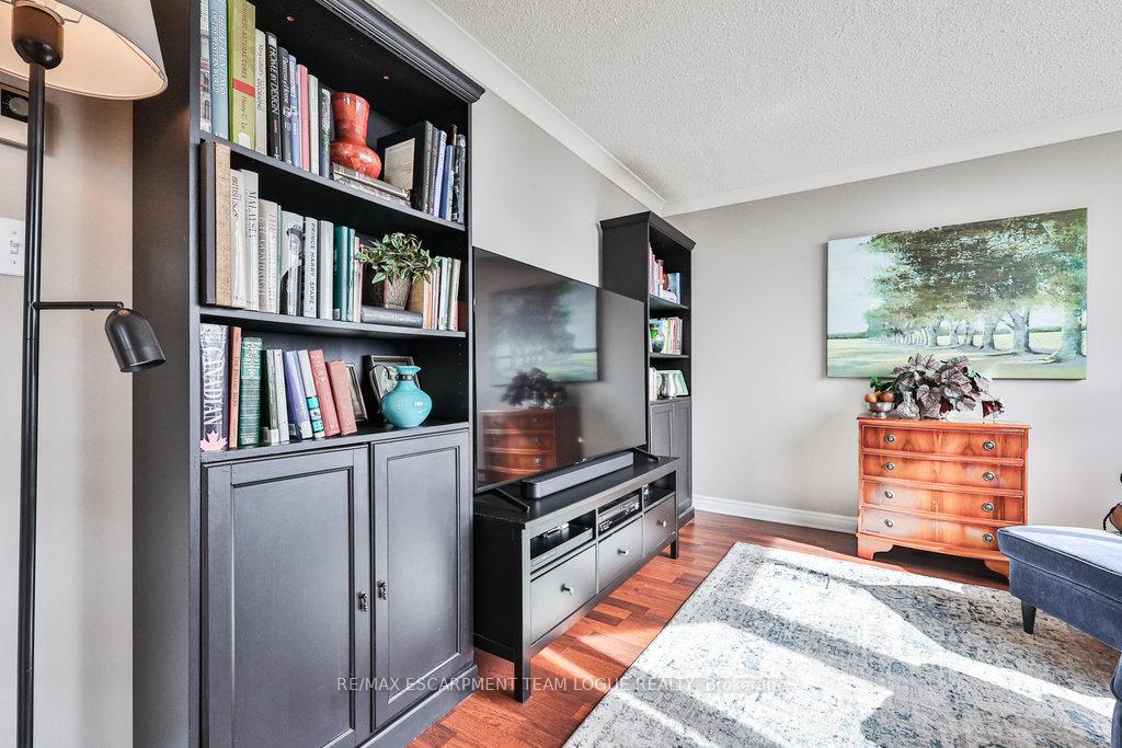 2 Bedrooms Condo at 2121 Lakeshore,  Burlington For sale
