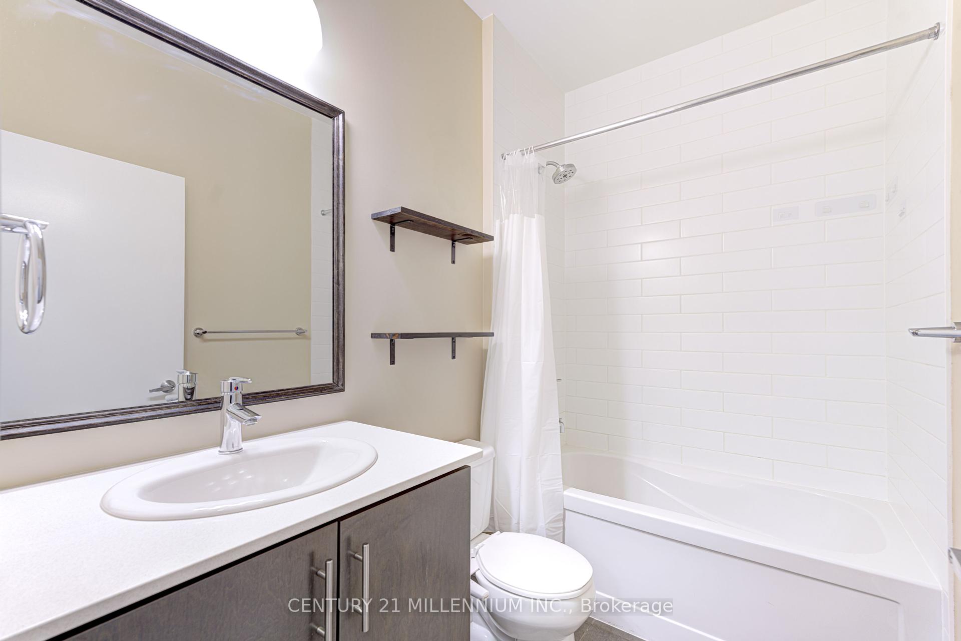 2 Bedrooms Condo at 365 Prince Of Wales, Mississauga For sale