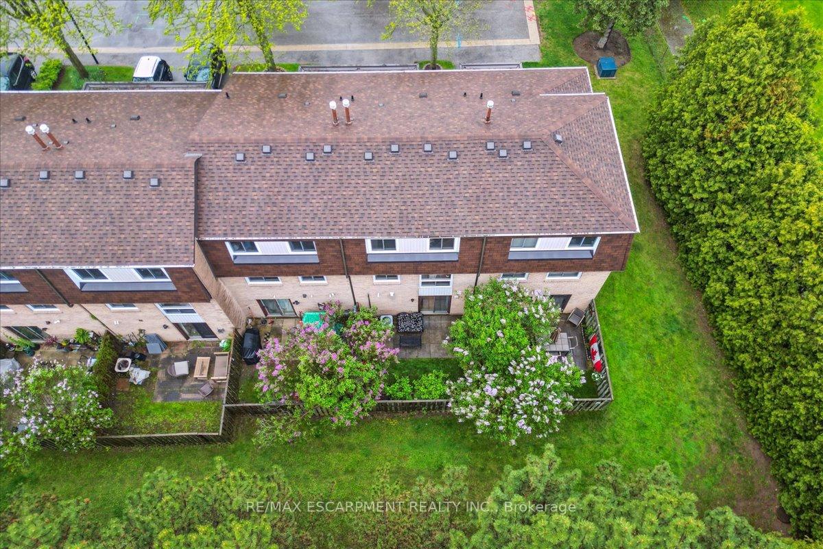 3 Bedrooms Condo at 680 Regency, Burlington For sale