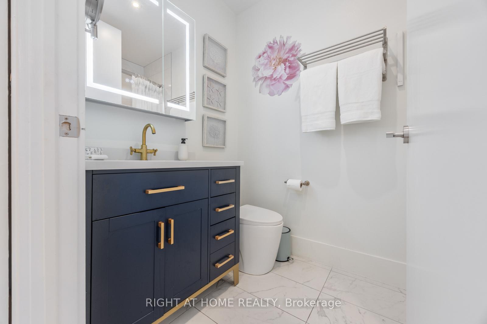 2 Bedrooms Condo at 39 Queens, Toronto For sale
