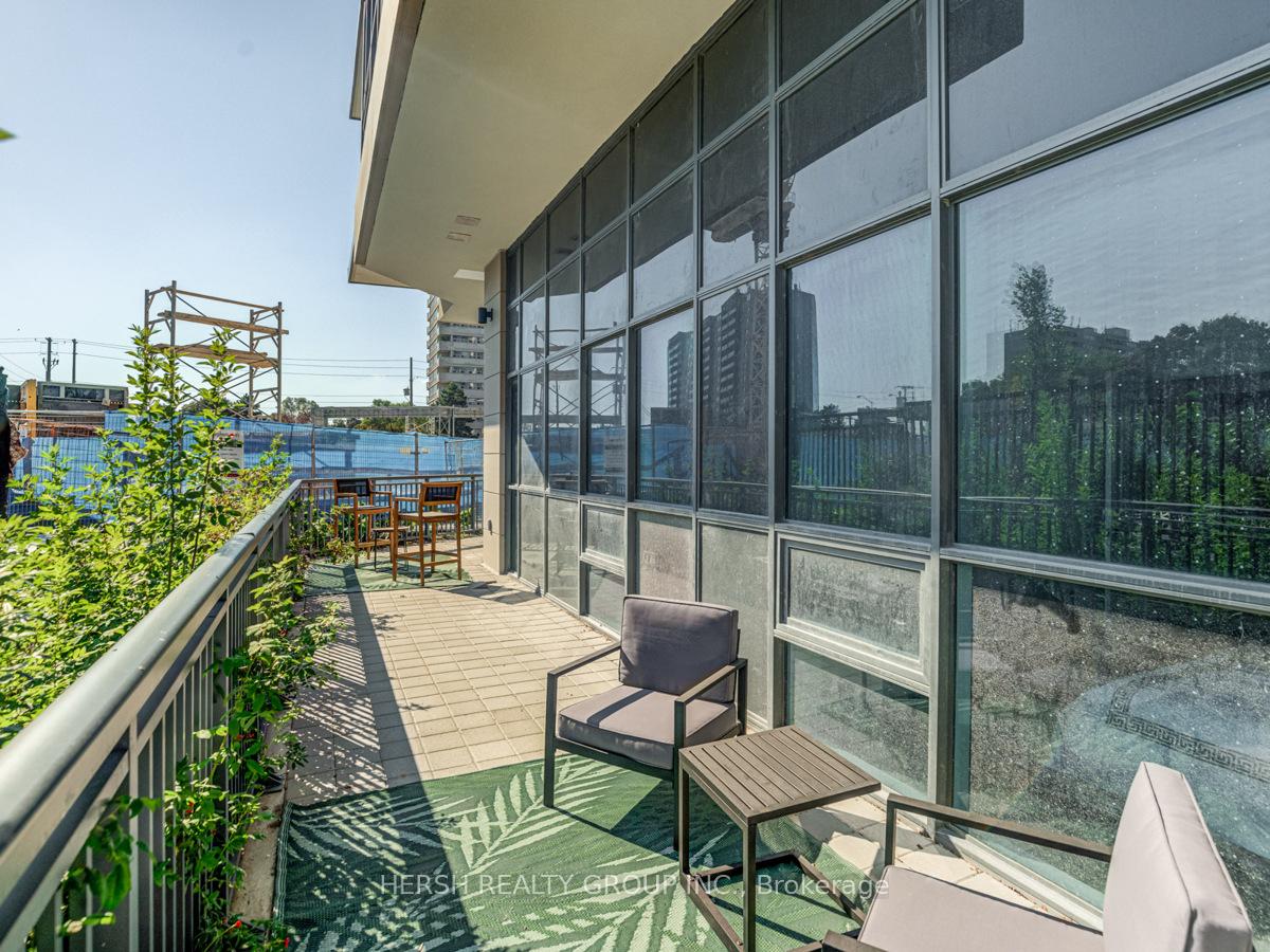 3 Bedrooms Condo at 10 Meadowglen,  Toronto For sale