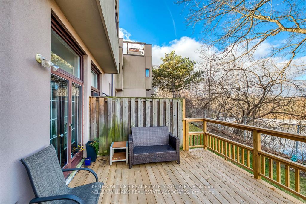 4 Bedrooms Condo at 24 Reid, Mississauga For sale