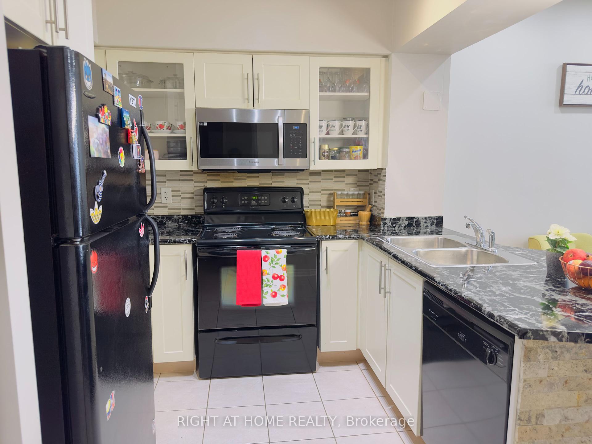 2 Bedrooms Condo at 4090 Living Arts, Mississauga For sale