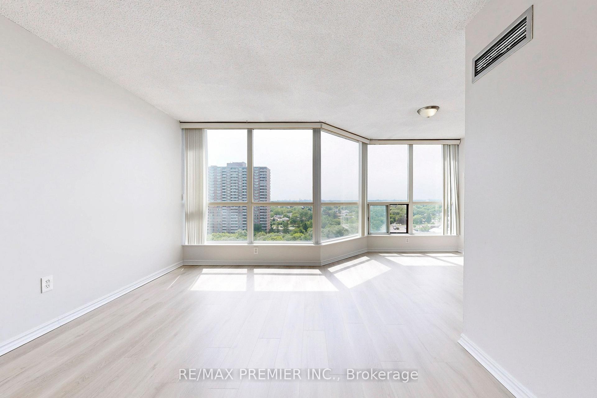 2 Bedrooms Condo at 3 Rowntree, Toronto For sale