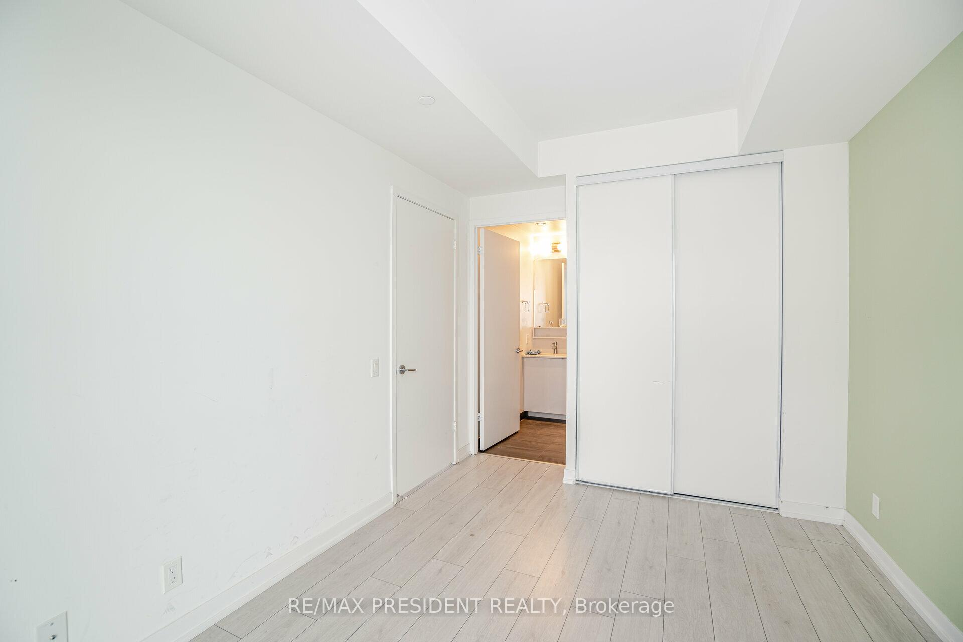 3 Bedrooms Condo at 5 Buttermill, Vaughan For sale