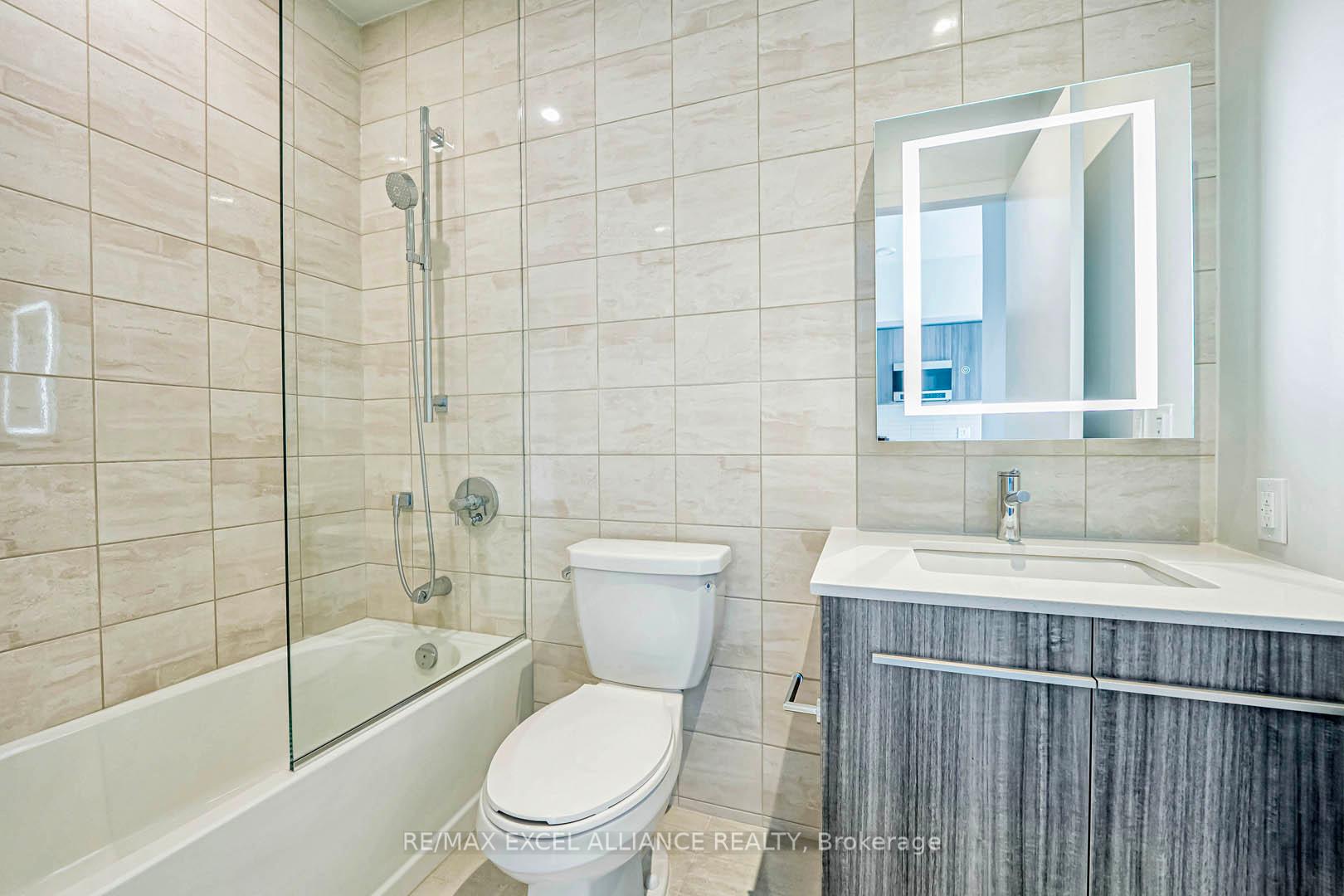 2 Bedrooms Condo at 8 Cumberland, Toronto For sale