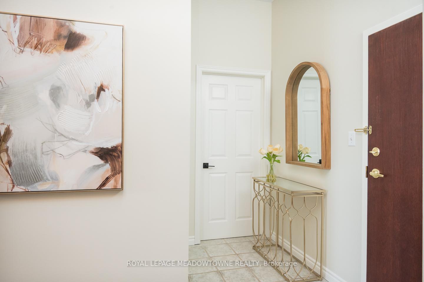2 Bedrooms Condo at 262 Dundas, Hamilton For sale
