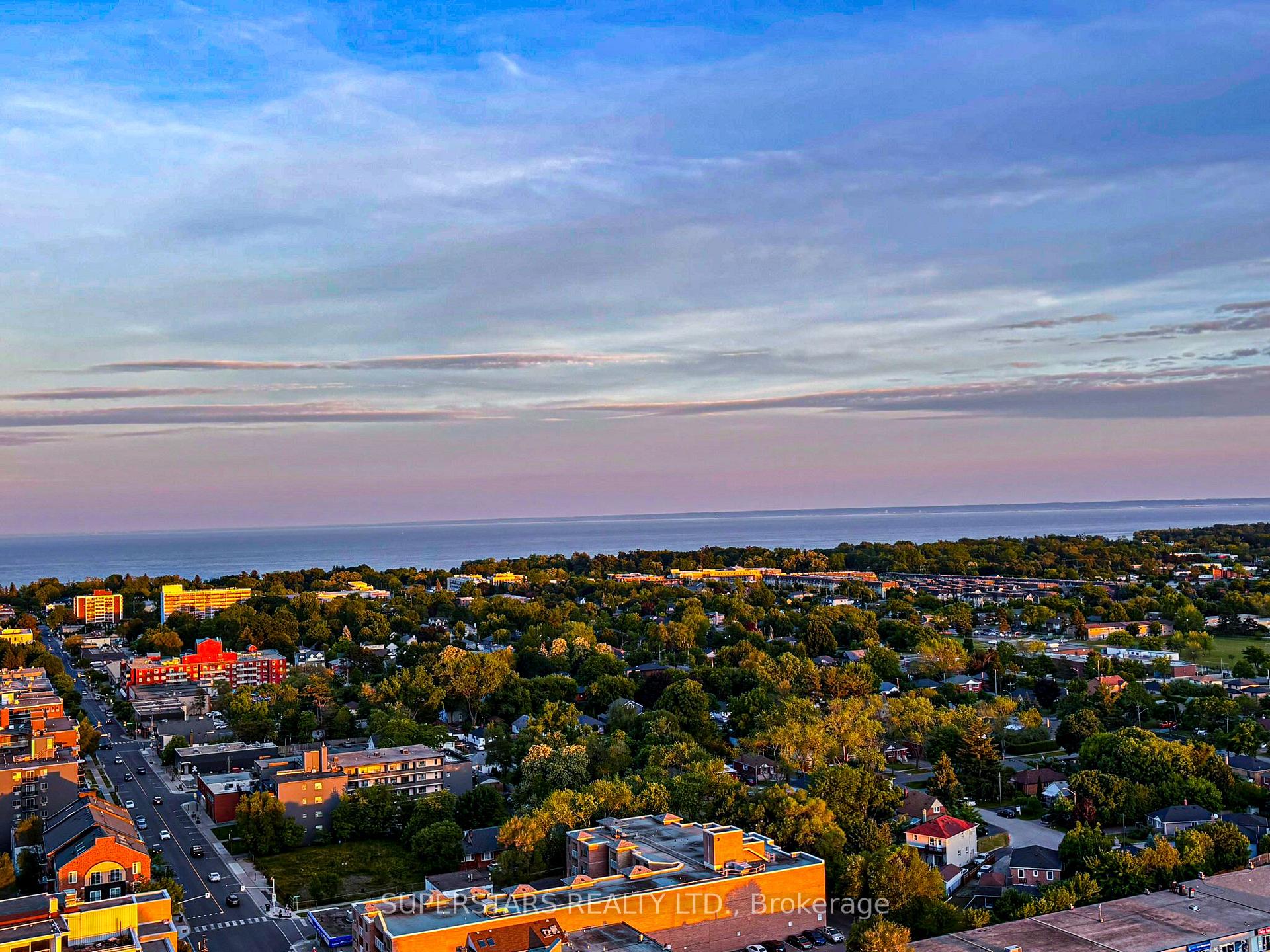 2 Bedrooms Condo at 65 Speers, Oakville For sale
