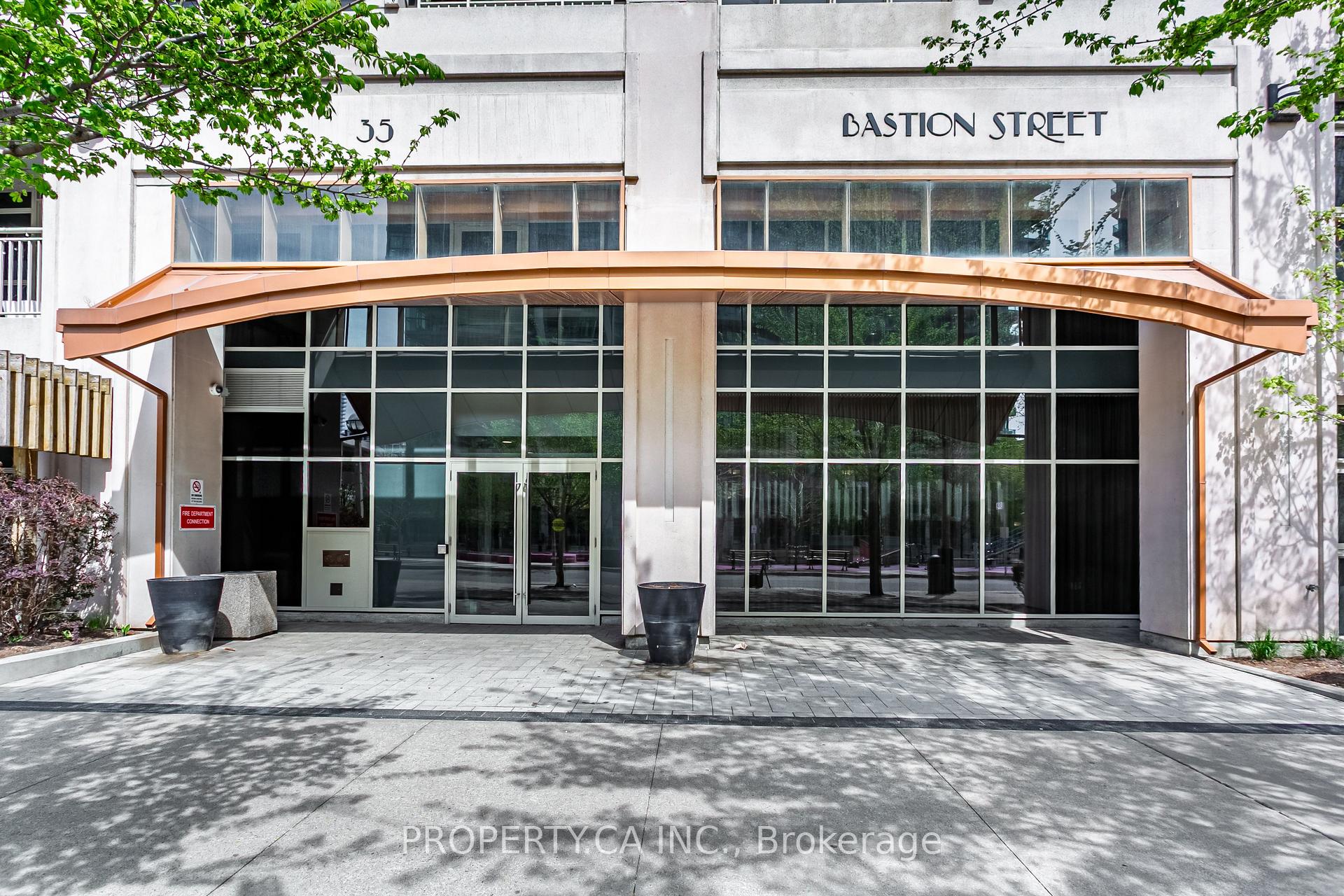 2 Bedrooms Condo at 35 Bastion, Toronto For sale