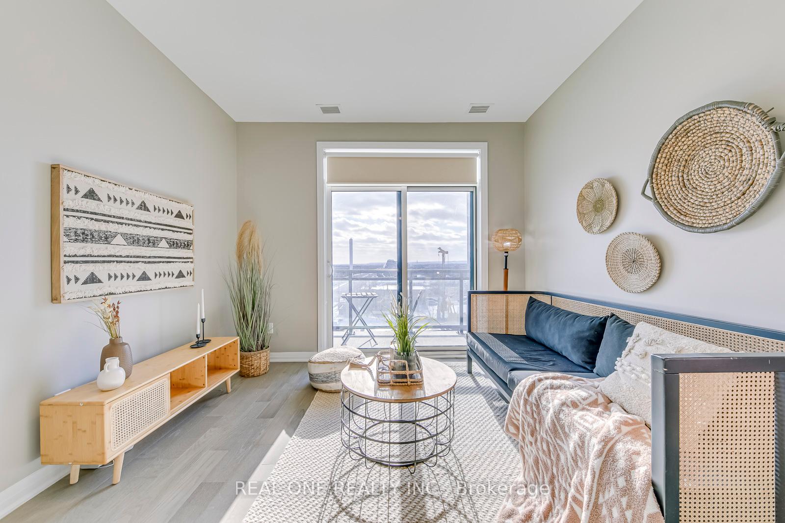 2 Bedrooms Condo at 95 Dundas, Oakville For sale