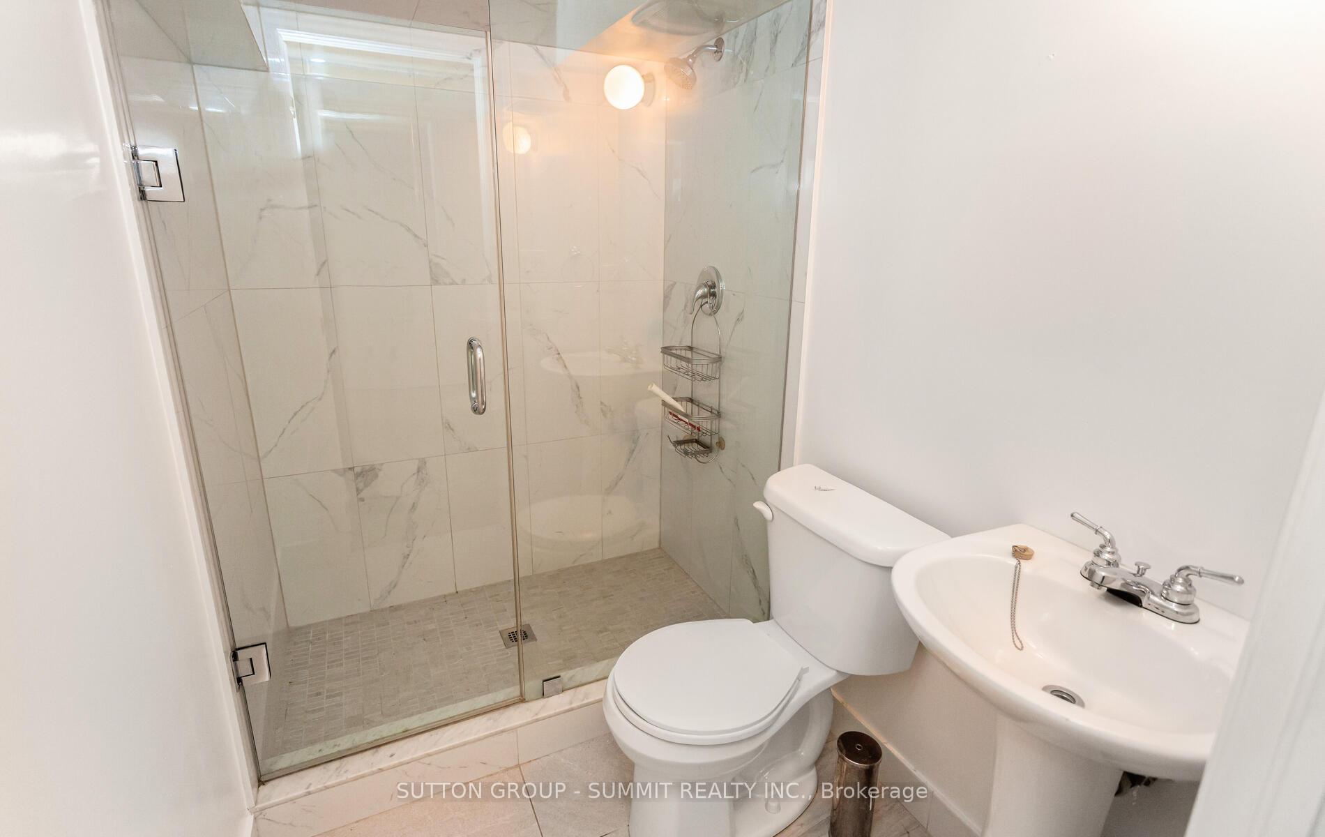 3 Bedrooms Condo at 550 Steddick, Mississauga For sale