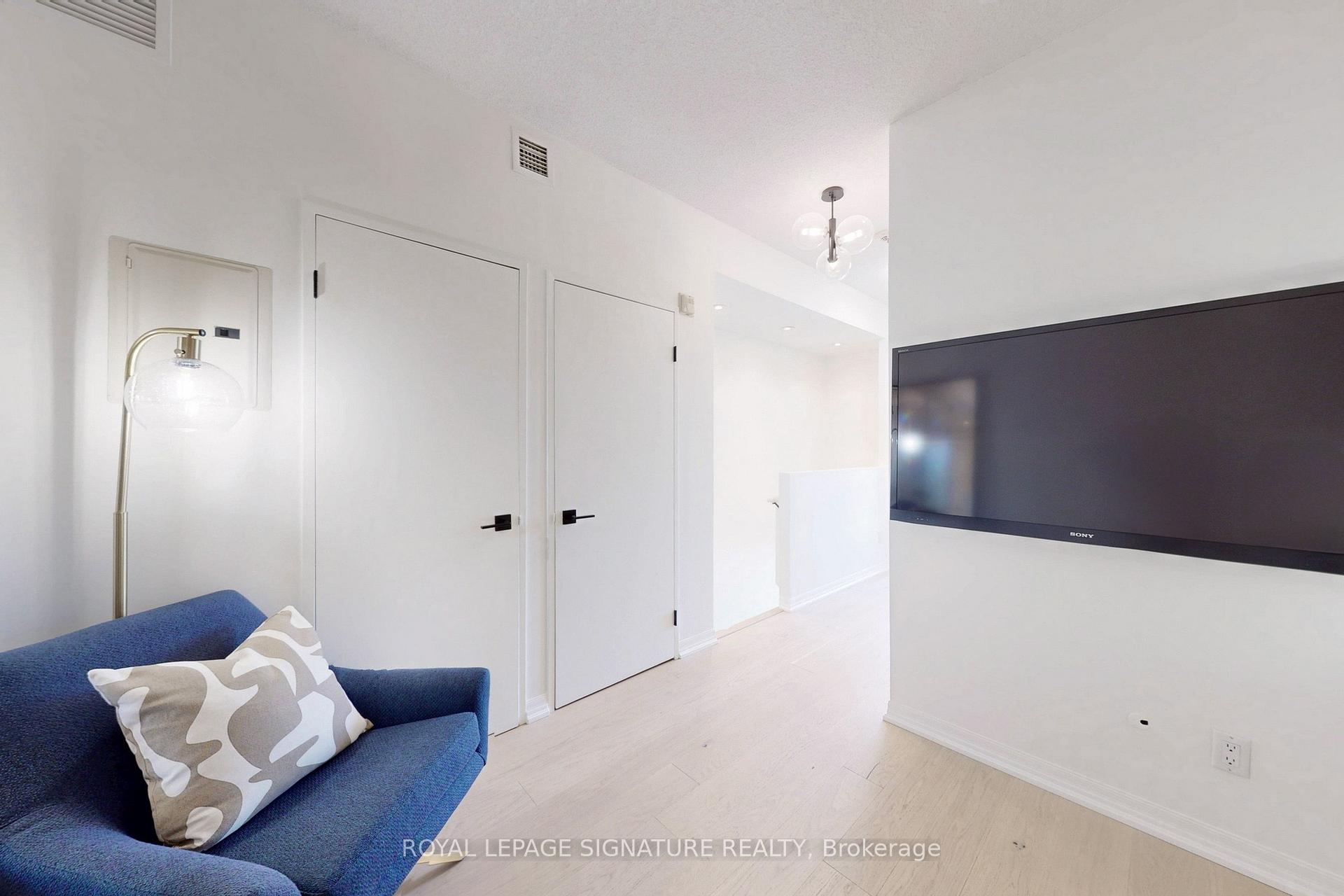2 Bedrooms Condo at 901 Queen, Toronto For sale