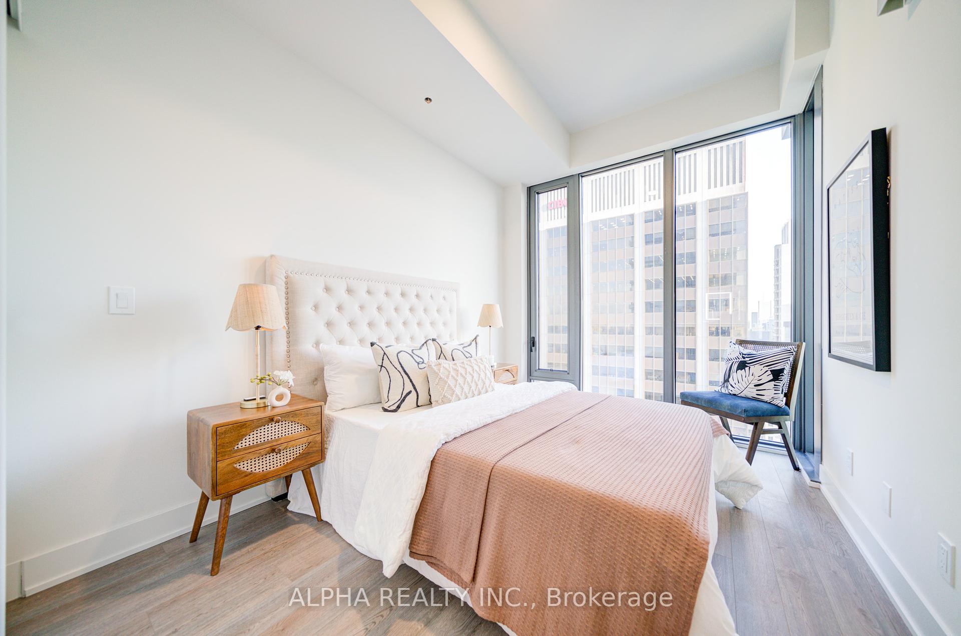 2 Bedrooms Condo at 8 Cumberland,  Toronto For sale