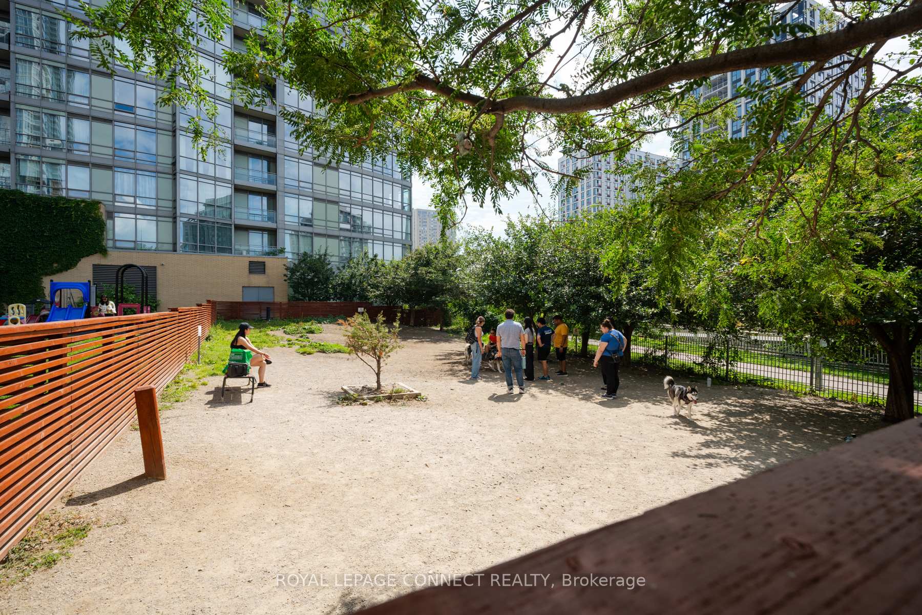 3 Bedrooms Condo at 5 Mariner, Toronto For sale