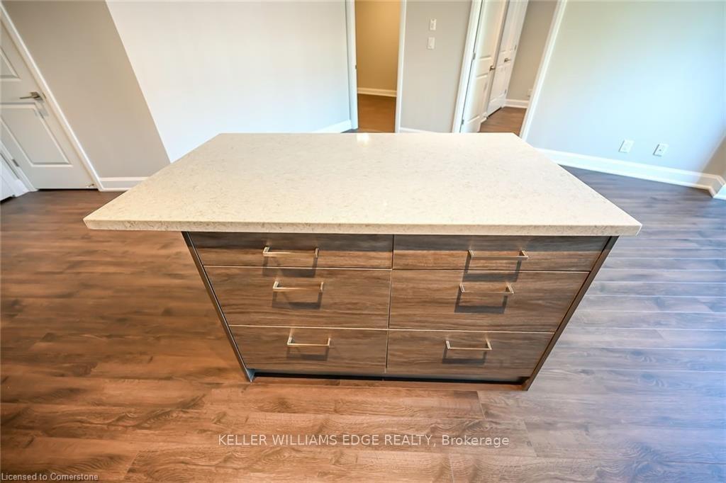 2 Bedrooms Condo at 2 King,  Hamilton For sale