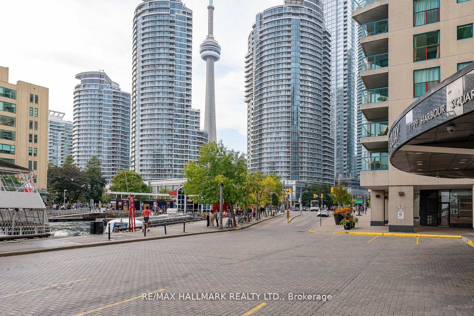 2 Bedrooms Condo at 77 Harbour, Toronto For sale