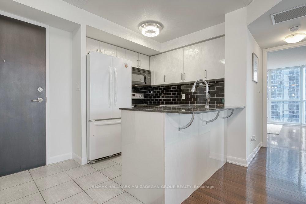 3 Bedrooms Condo at 5791 Yonge, Toronto For sale