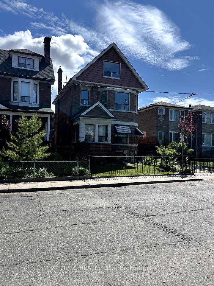 15 Macdonell Avenue, Toronto, ON M6R 2A3