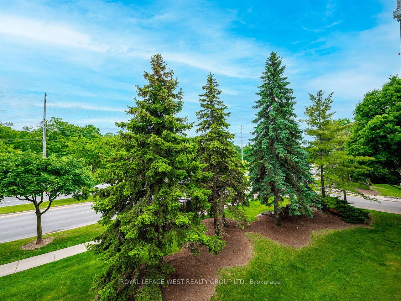 2 Bedrooms Condo at 2020 Cleaver, Burlington For sale