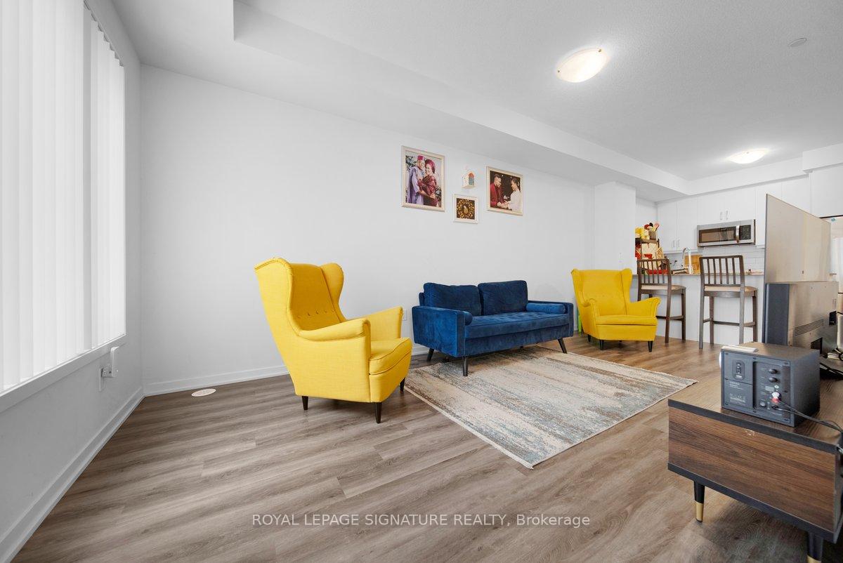 2 Bedrooms Condo at 151 Honeycrisp, Vaughan For sale