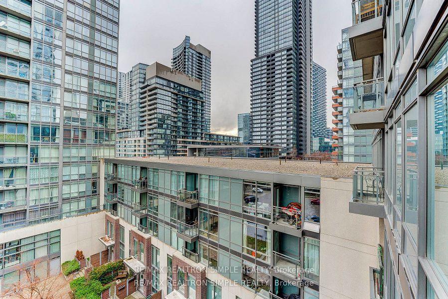 2 Bedrooms Condo at 15 Brunel, Toronto For sale