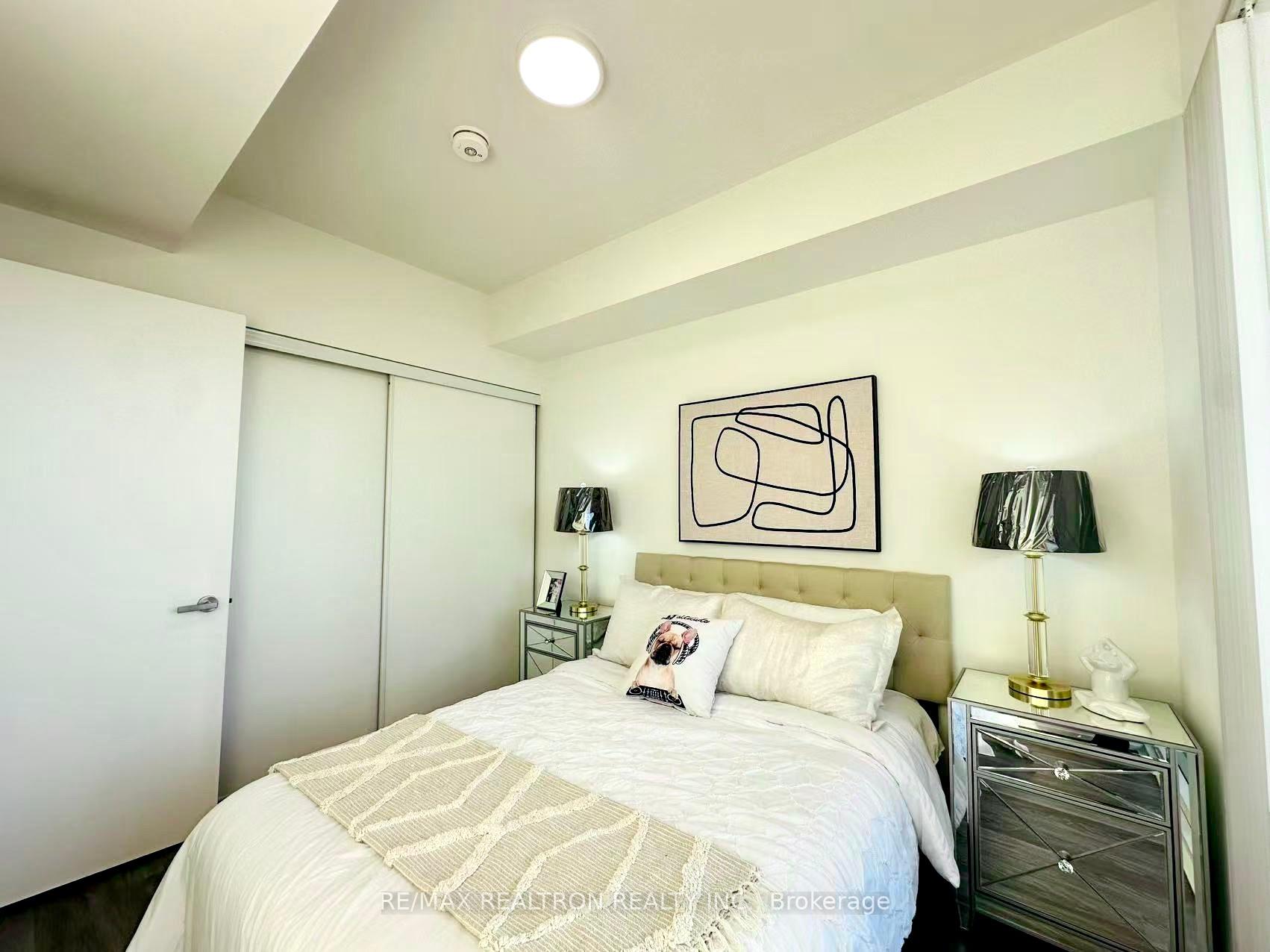 2 Bedrooms Condo at 55 Cooper, Toronto For sale