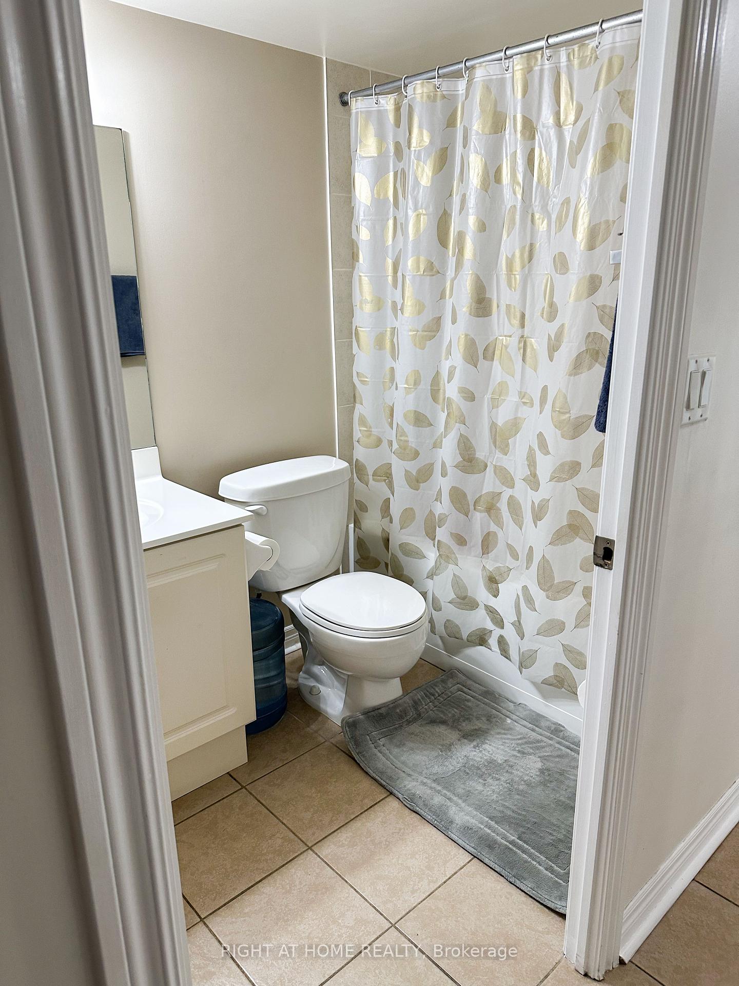 3 Bedrooms Condo at 2088 Lawrence, Toronto For sale